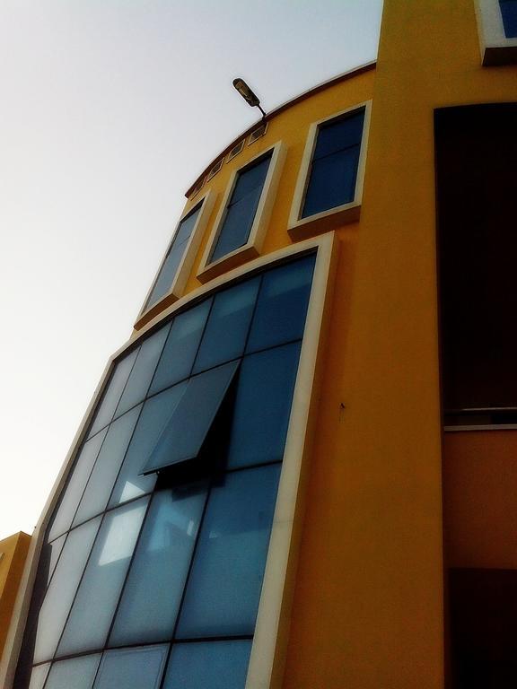 Golden Dust Hotell Puri Exteriör bild